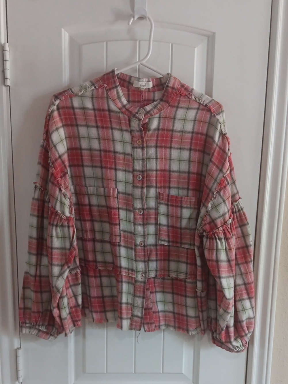 Easel Frayed Coral Plaid Peasant Blouse Balloon Sleeve M